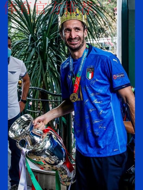 基耶利尼算不算顶级后卫，他球员时期的表现怎么样？